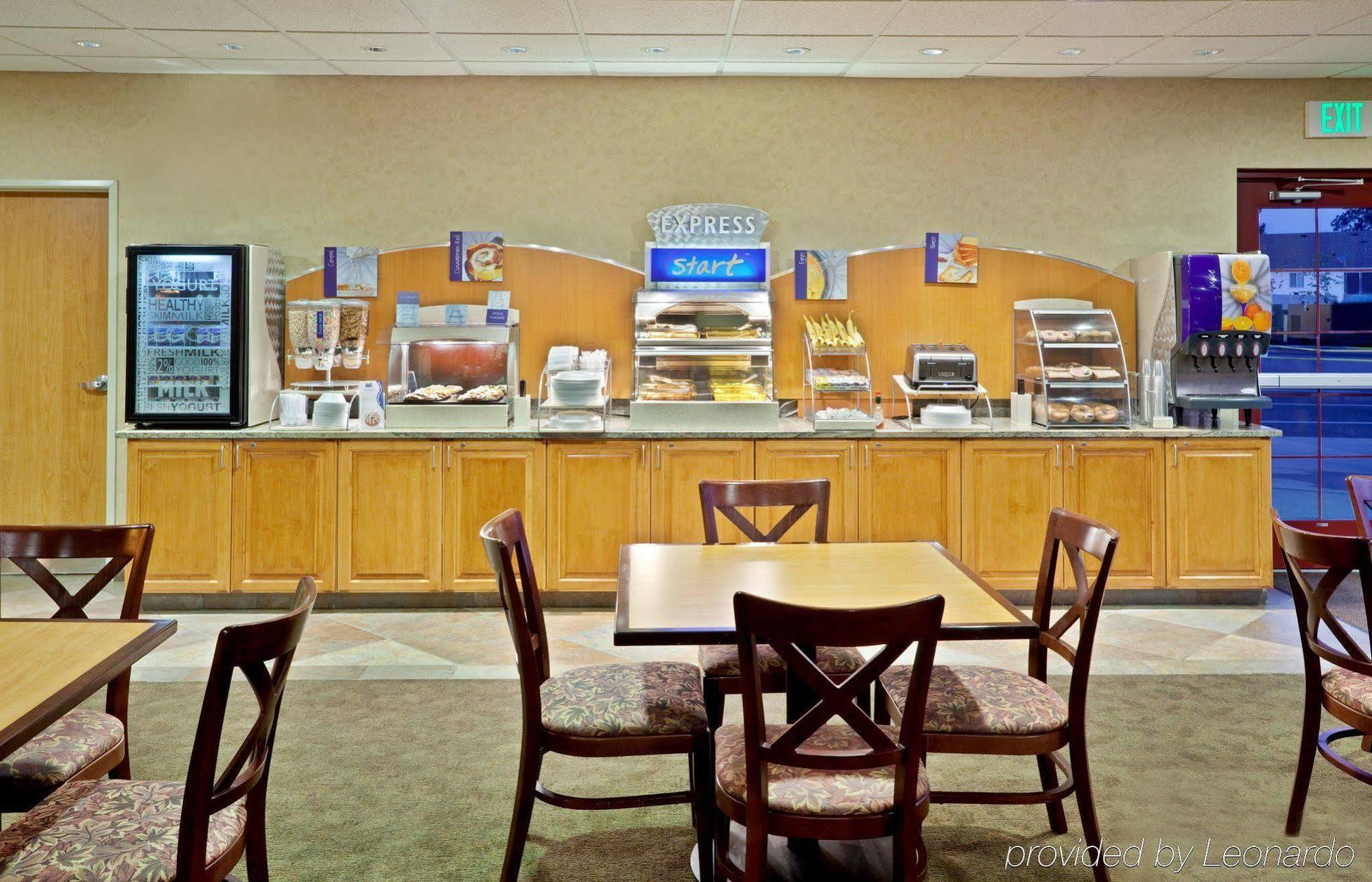 Holiday Inn Express & Suites Cheney By Ihg Buitenkant foto