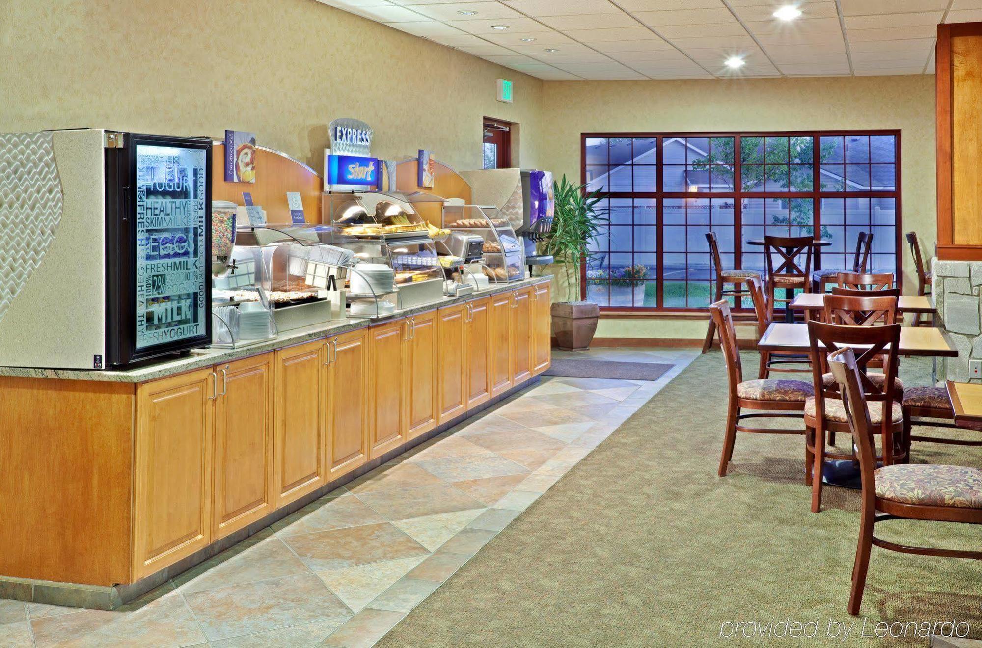 Holiday Inn Express & Suites Cheney By Ihg Buitenkant foto